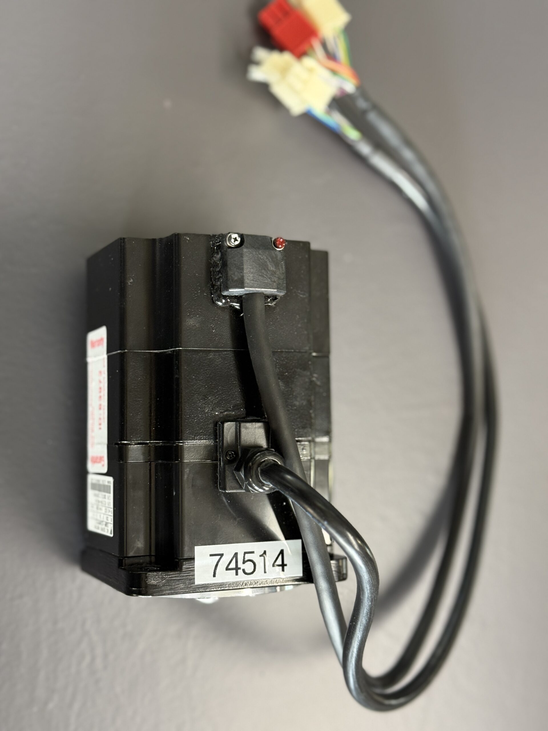 Yaskawa AC Servomotor SGMP-02AWYR12 von Oben