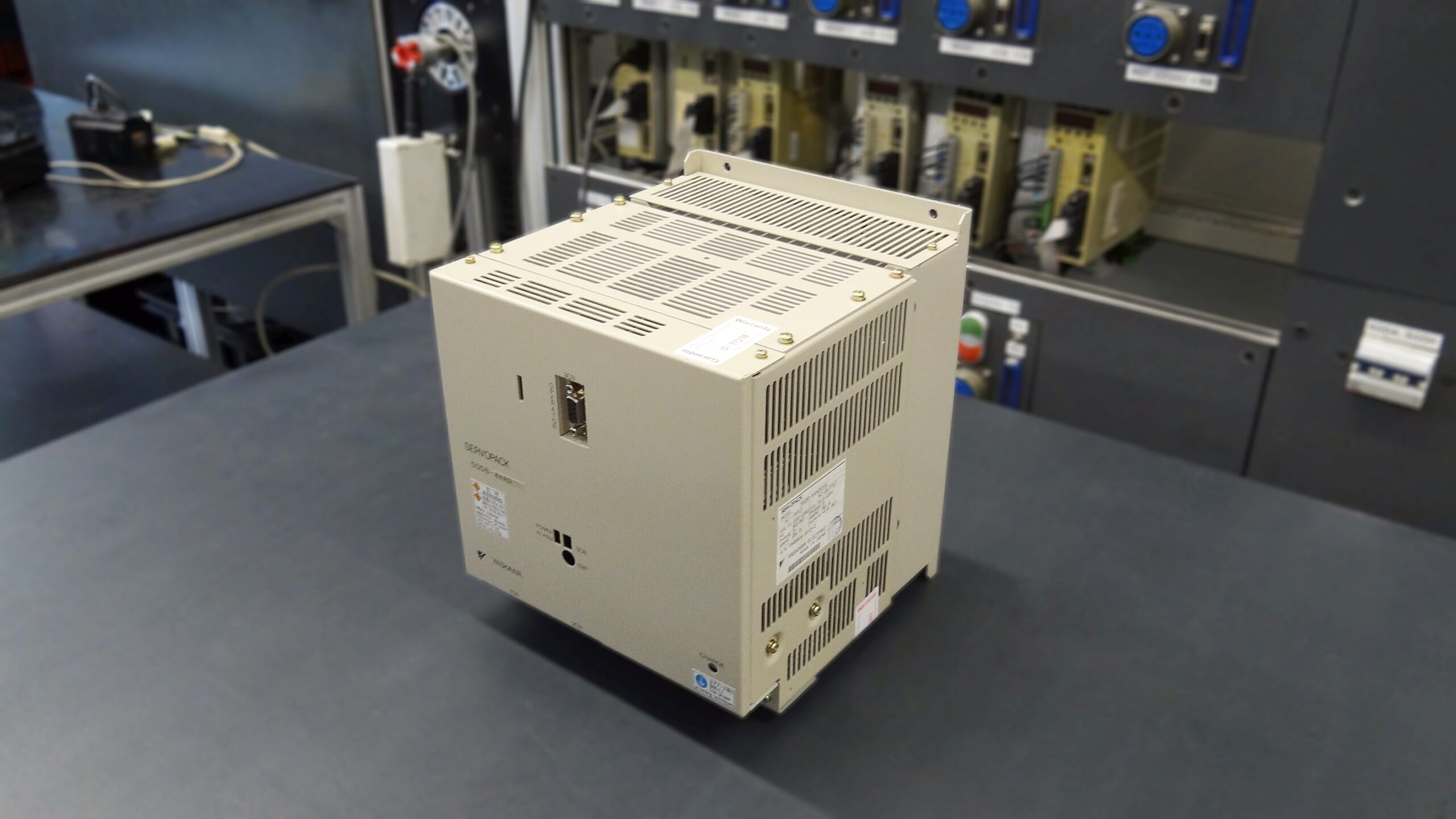 Yaskawa SGDB-44ADG AC Servopack vom Versand 1