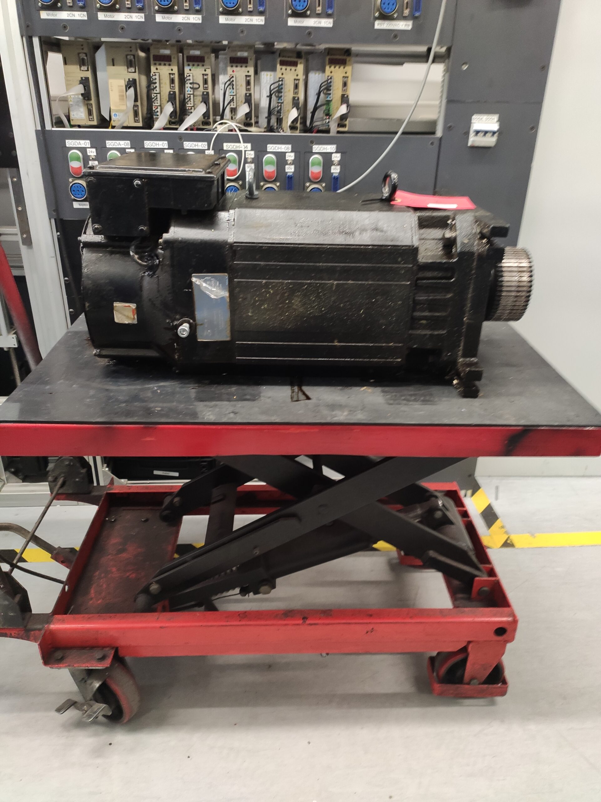 Yaskawa UAASKB-11LYA11 AC Spindle Motor Seite 1