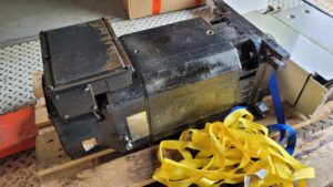 Yaskawa UAASKB-11LYA11 AC Spindle Motor Seite 3 vor der Reparatur