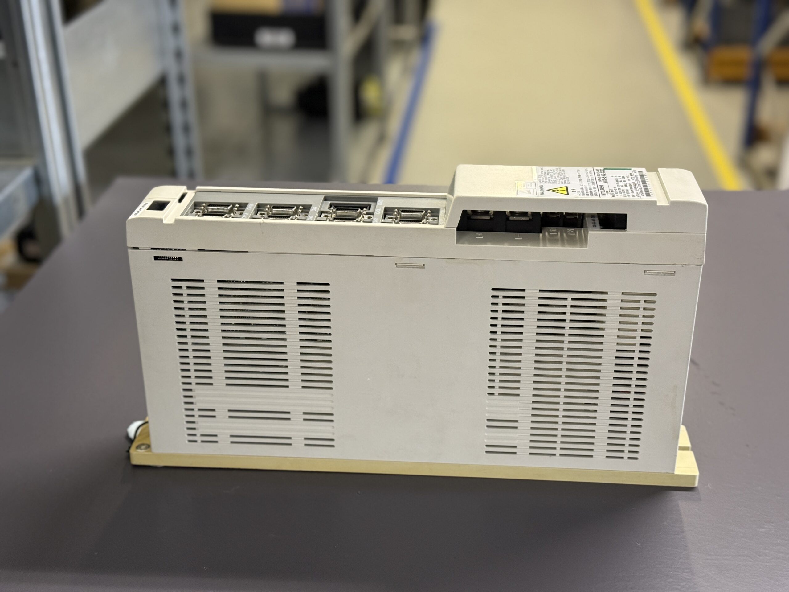Mitsubishi MDS-B-V2-0303 Servo Drive Unit Seite 2