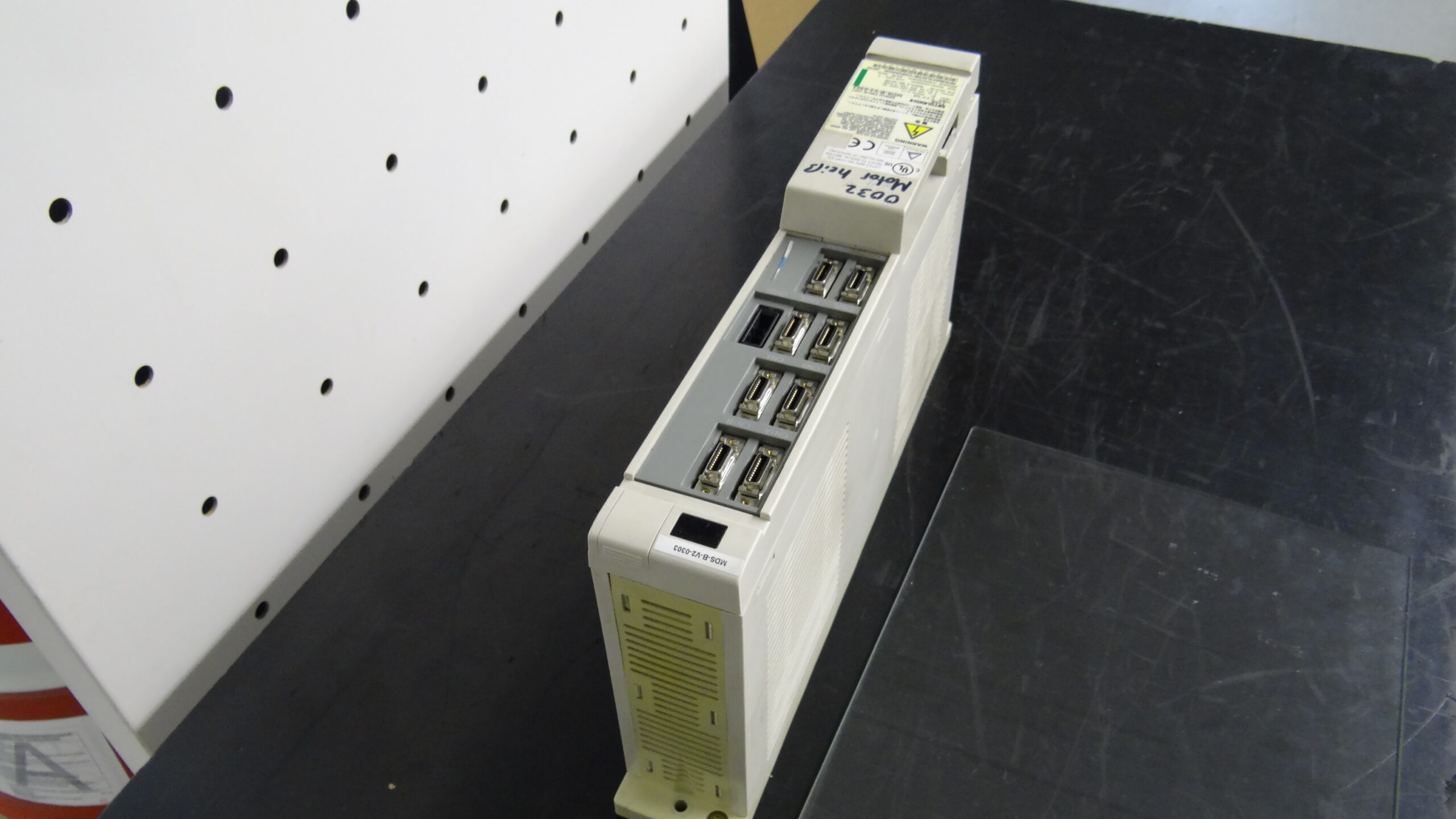 Mitsubishi MDS-B-V2-0303 Servo Drive Unit vor der Reparatur 1