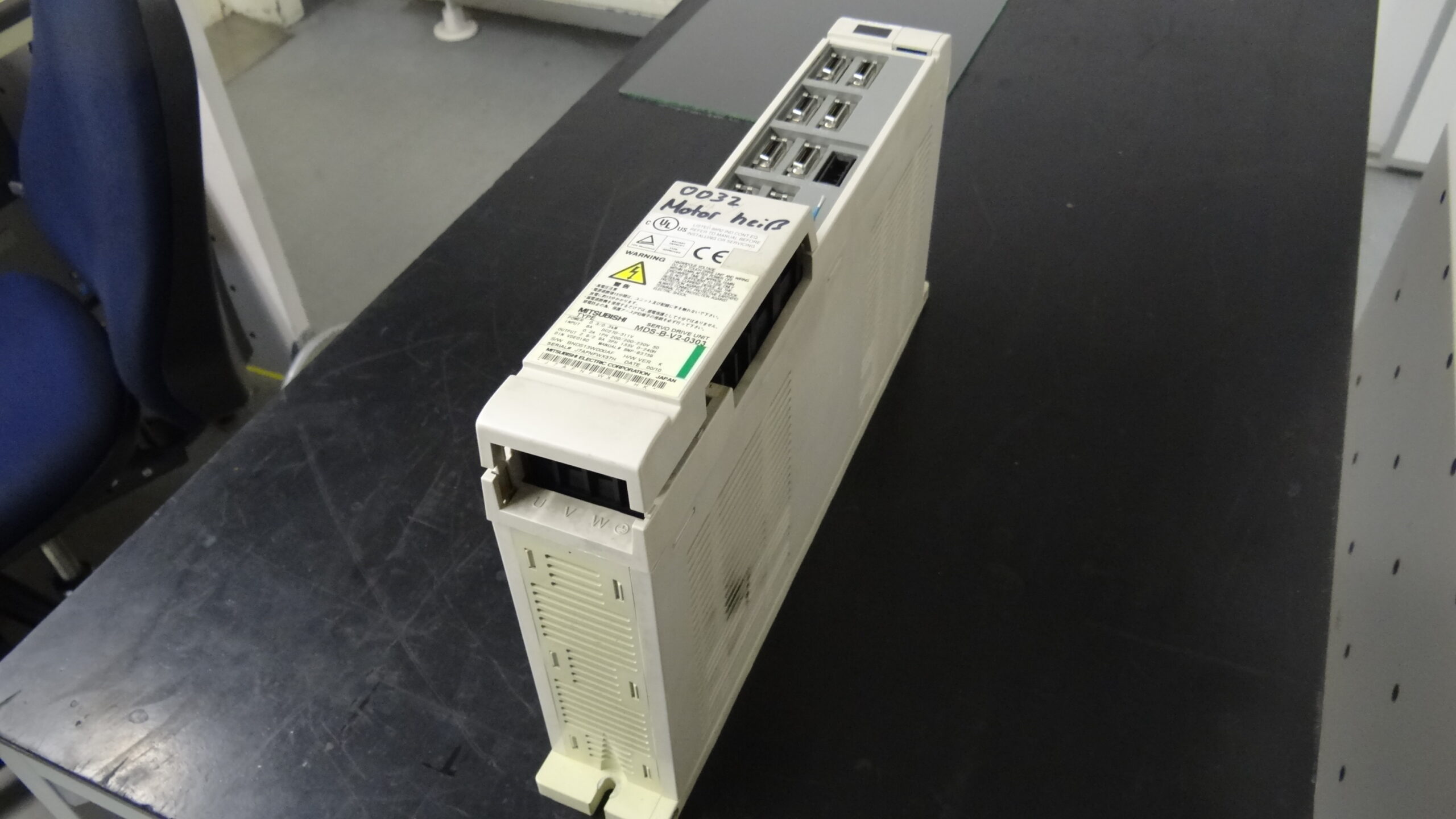 Mitsubishi MDS-B-V2-0303 Servo Drive Unit vor der Reparatur 2