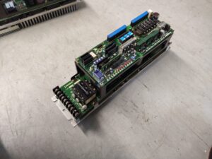 Okuma BLII-D75A Order 1006-0613 Servo Drive Unit Vor der Reparatur