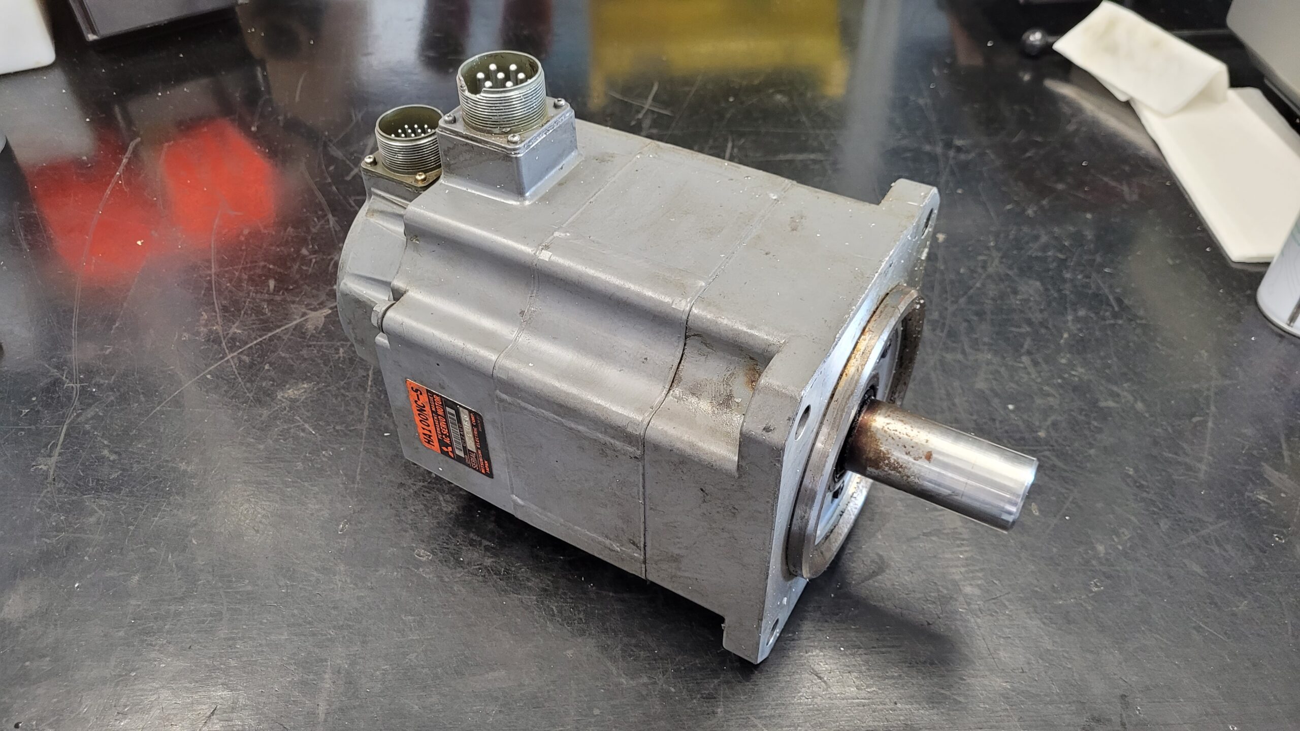 Mitsubishi HA100NC-S AC Servo Motor vor der Reparatur 1