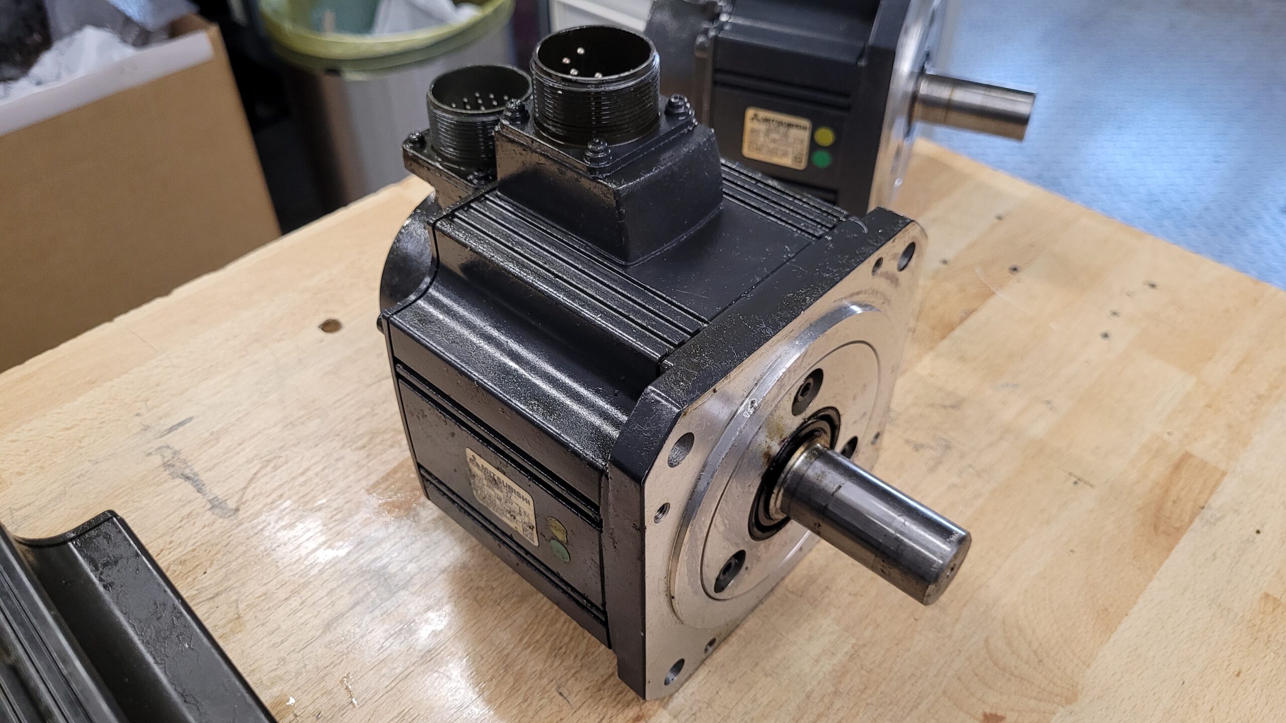 Mitsubishi HC103S-SZ AC servo Motor vor der Reparatur 2