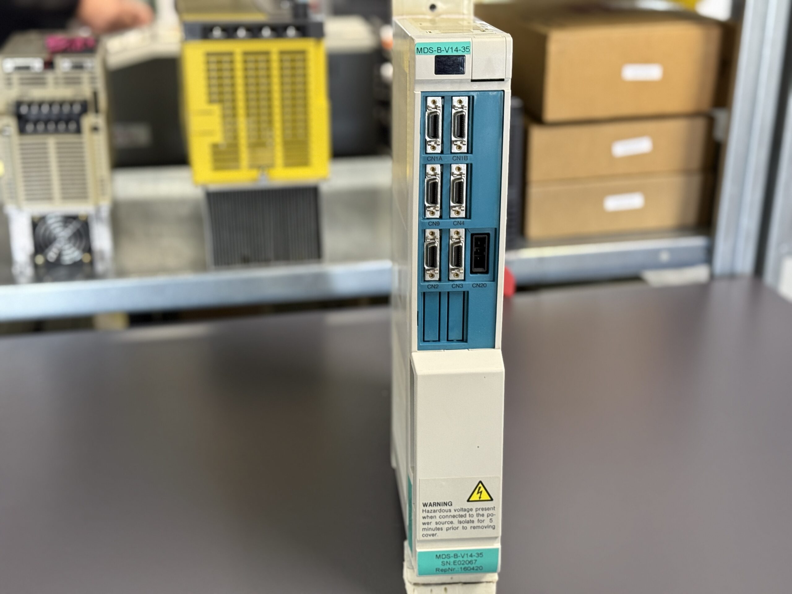 Mitsubishi MDS-B-V14-35 Servo Drive Unit Frontansicht
