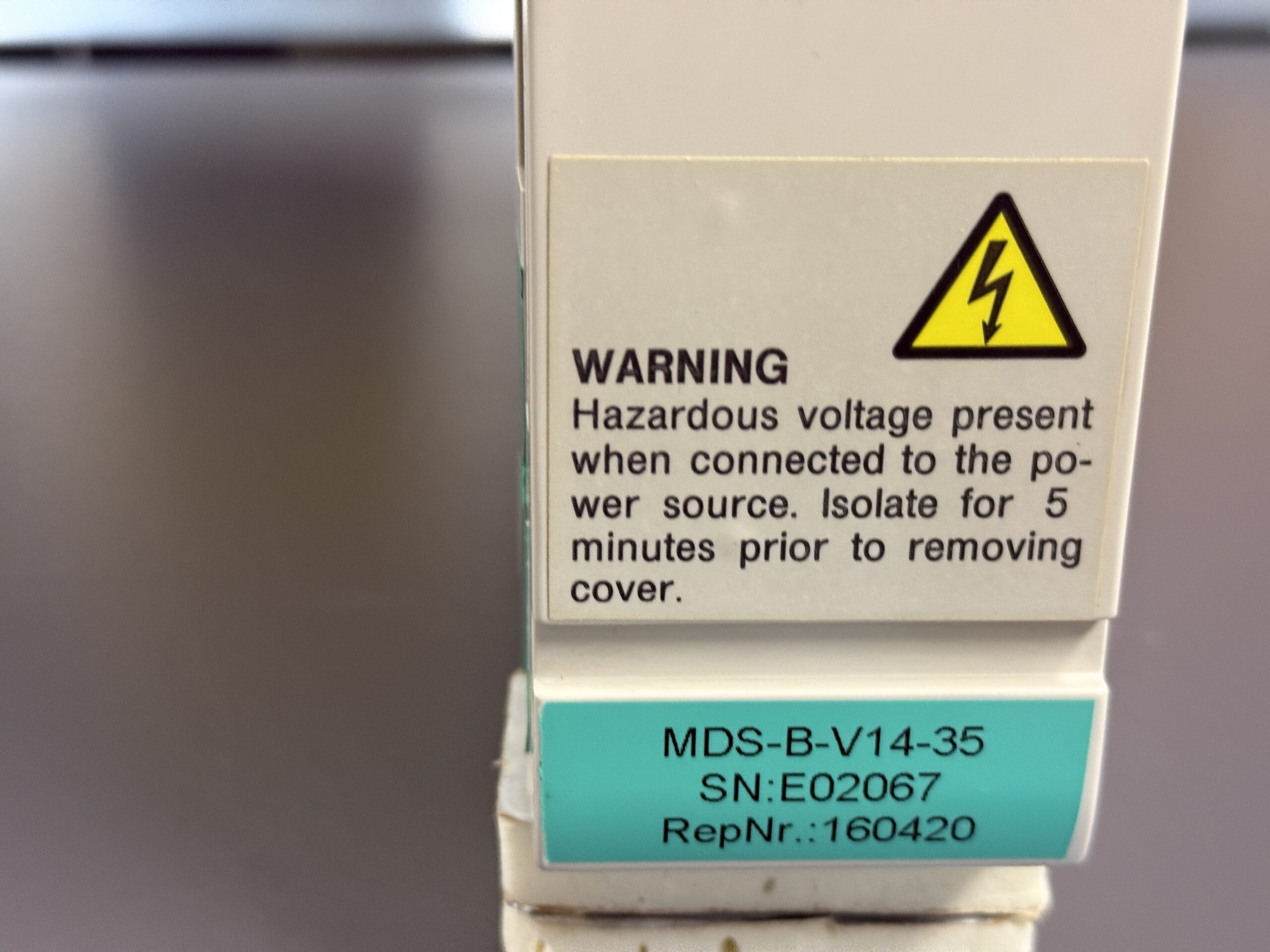 Mitsubishi MDS-B-V14-35 Servo Drive Unit Typenschild