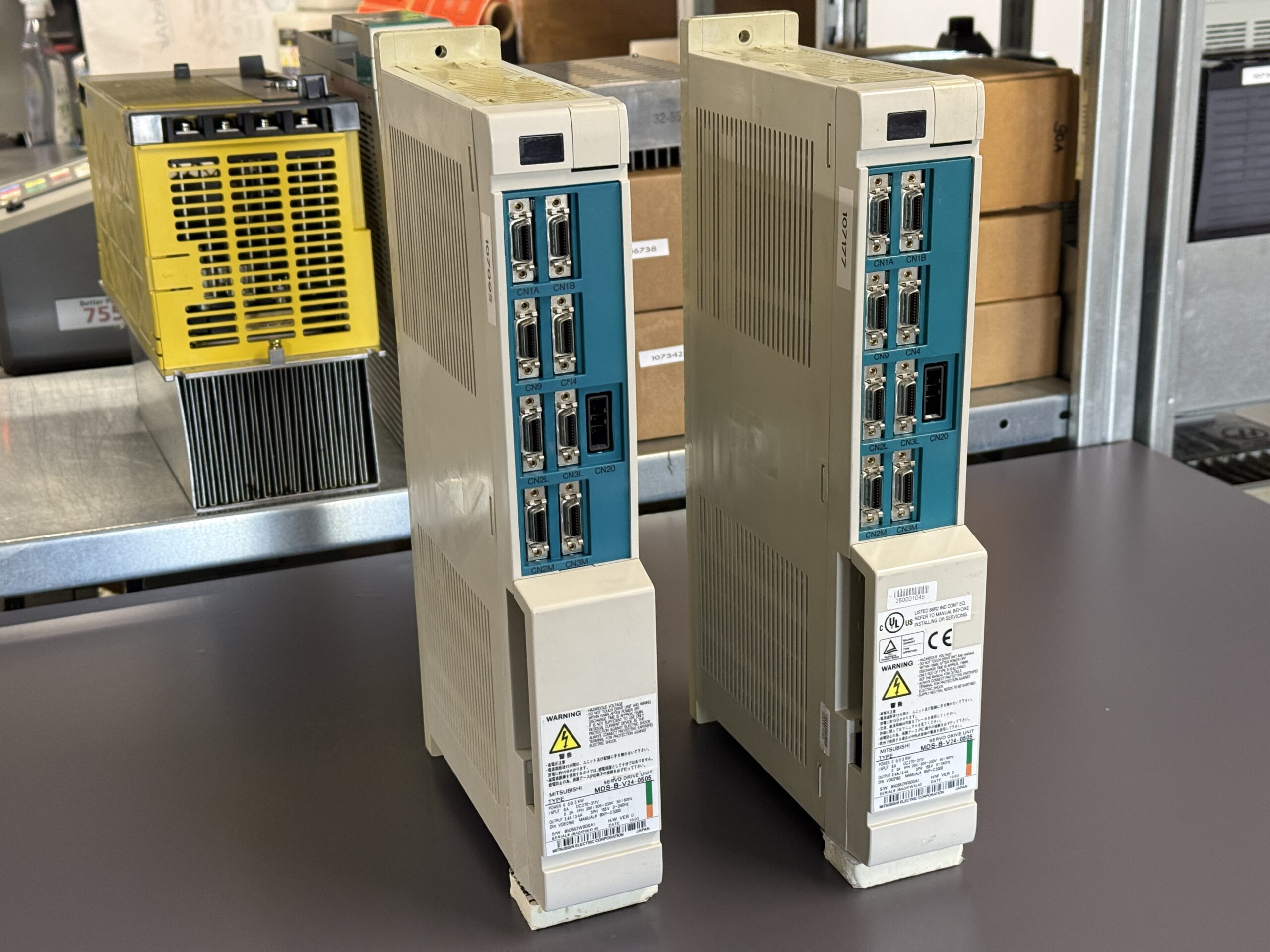 Mitsubishi MDS-B-V24-0505 Servo Drive Unit Hauptansicht