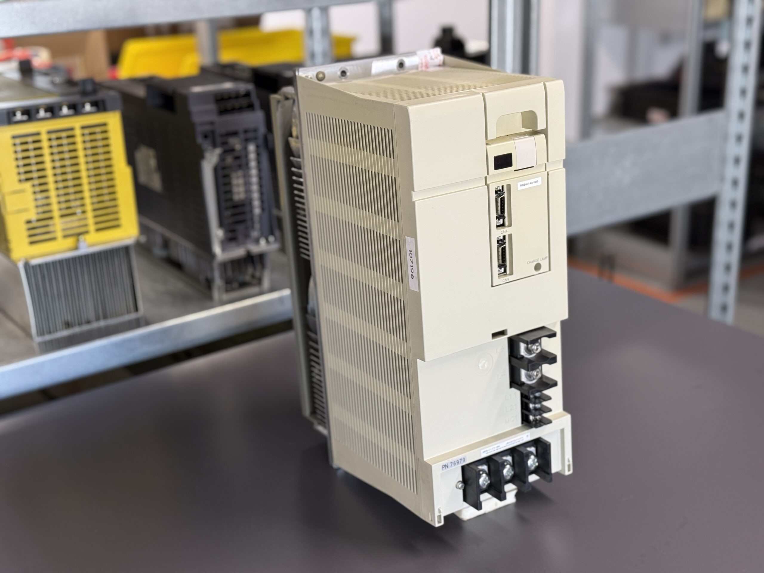Mitsubishi MDS-C1-CV-300 Power Supply Unit Hauptbild
