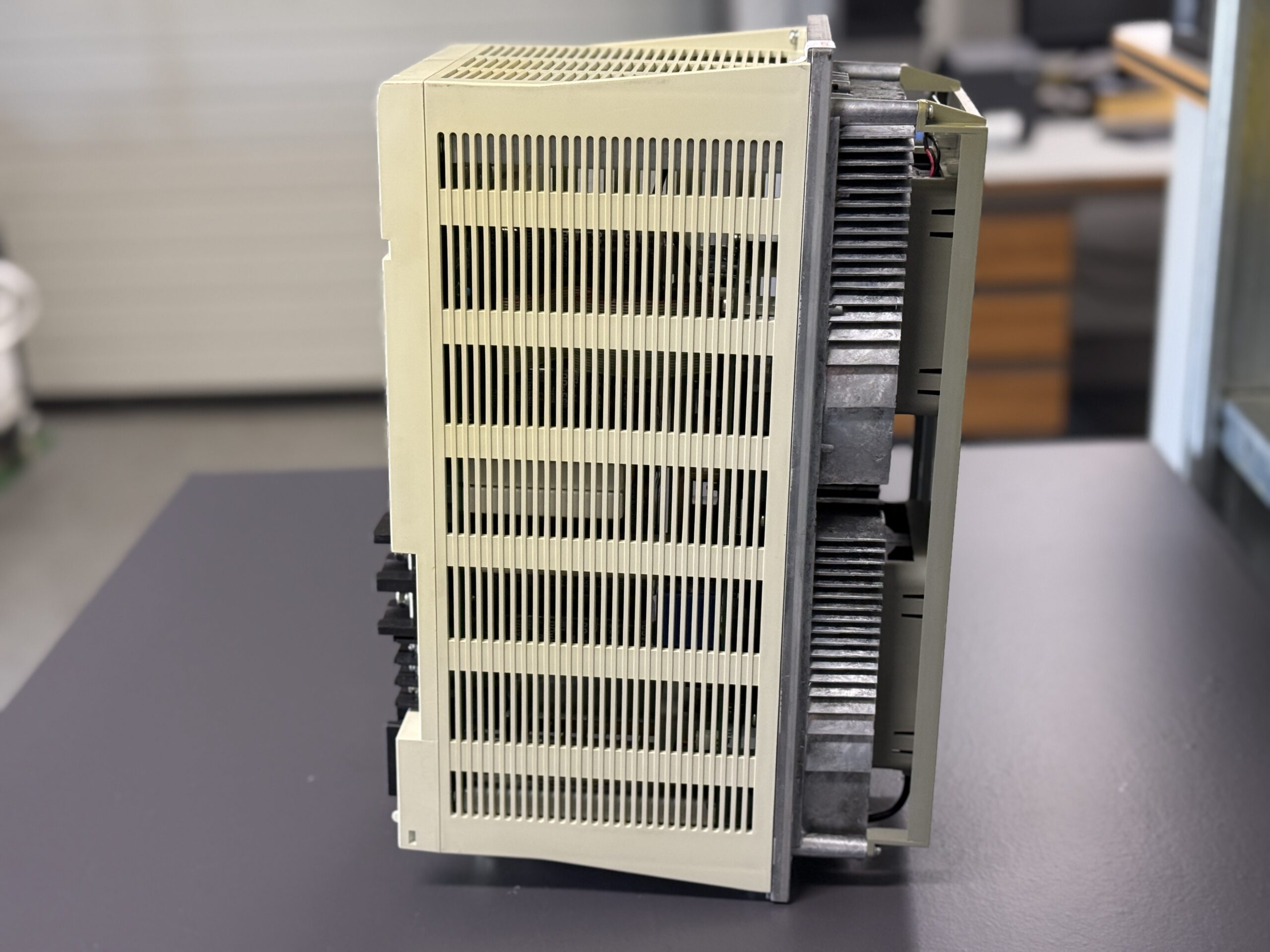 Mitsubishi MDS-C1-CV-300 Power Supply Unit seite 2
