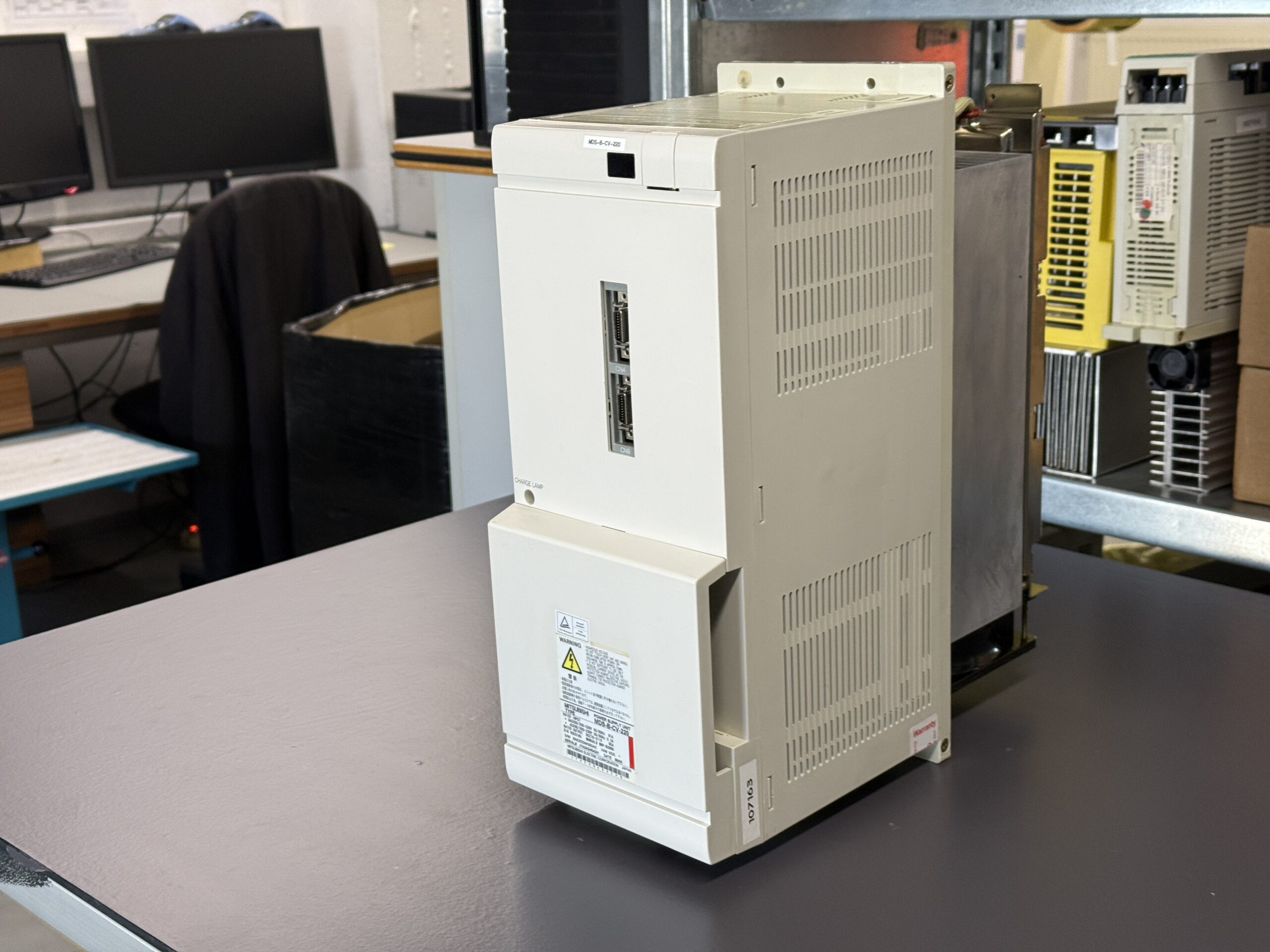 Mitsubishi Power Supply Unit MDS-B-CV-220 Seite 2