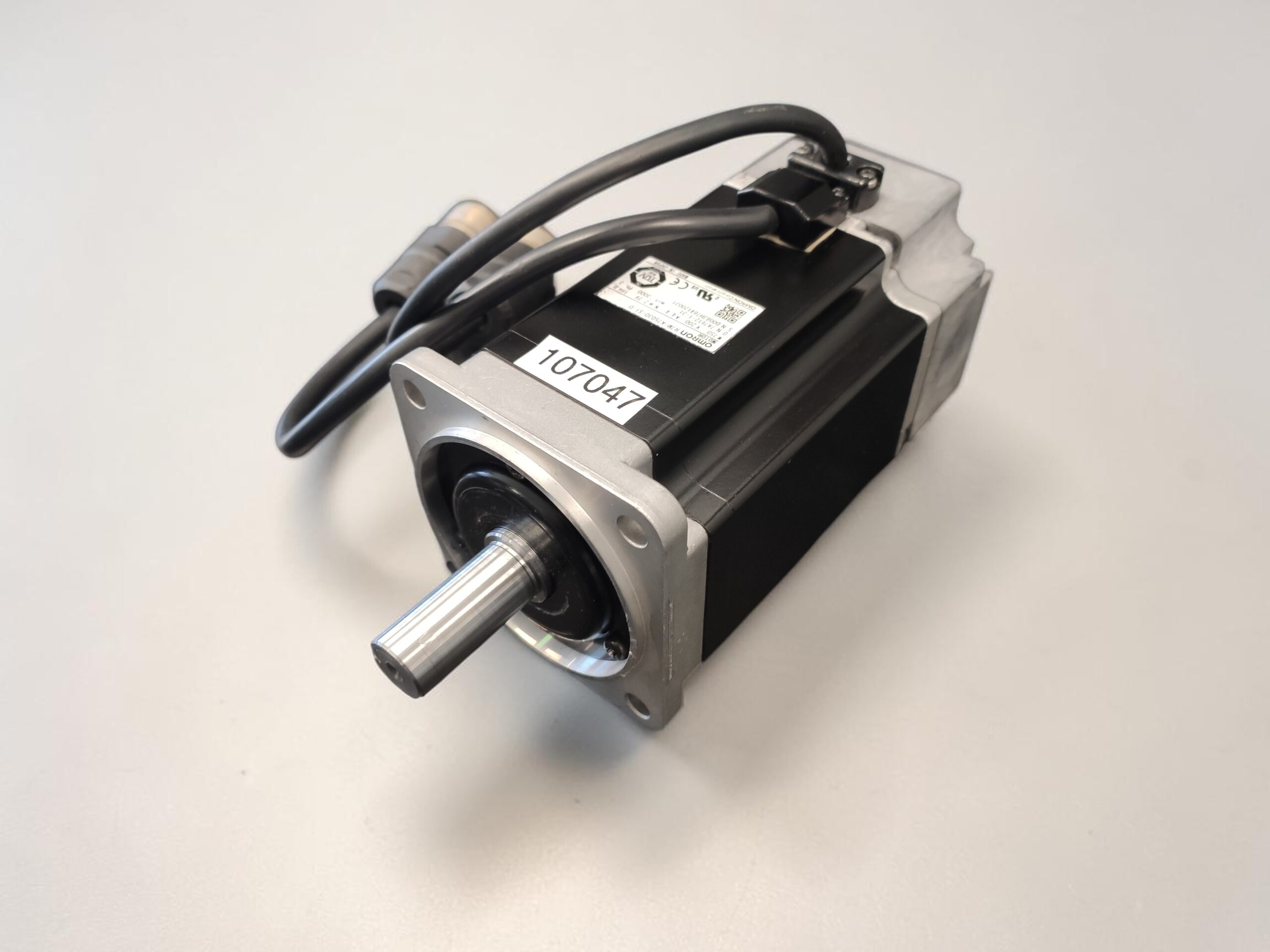 Omron R7M-A75030-S1-D AC Servo Motor Seite 1