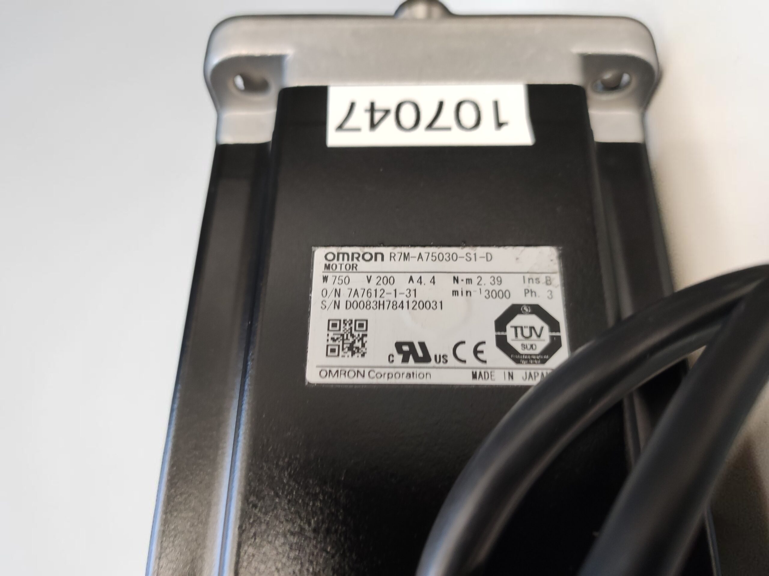 Omron R7M-A75030-S1-D AC Servo Motor Typenschild