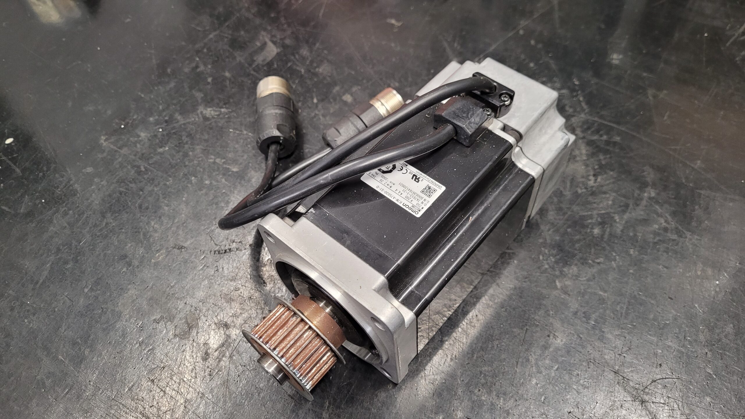 Omron R7M-A75030-S1-D AC Servo Motor vor der Reparatur 1