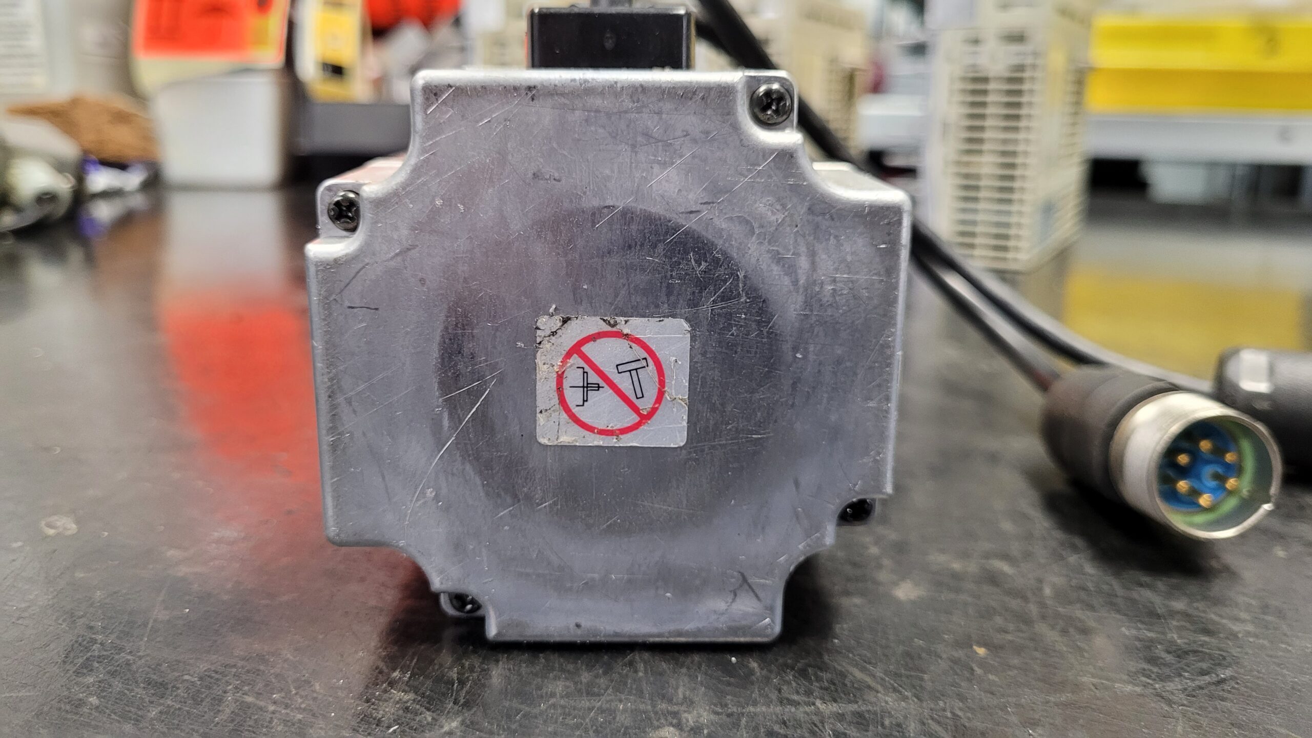 Omron R7M-A75030-S1-D AC Servo Motor vor der Reparatur 2