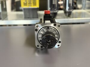 Yaskawa AC Servo Motor SGMGH-09ACA6S Ansicht vorne