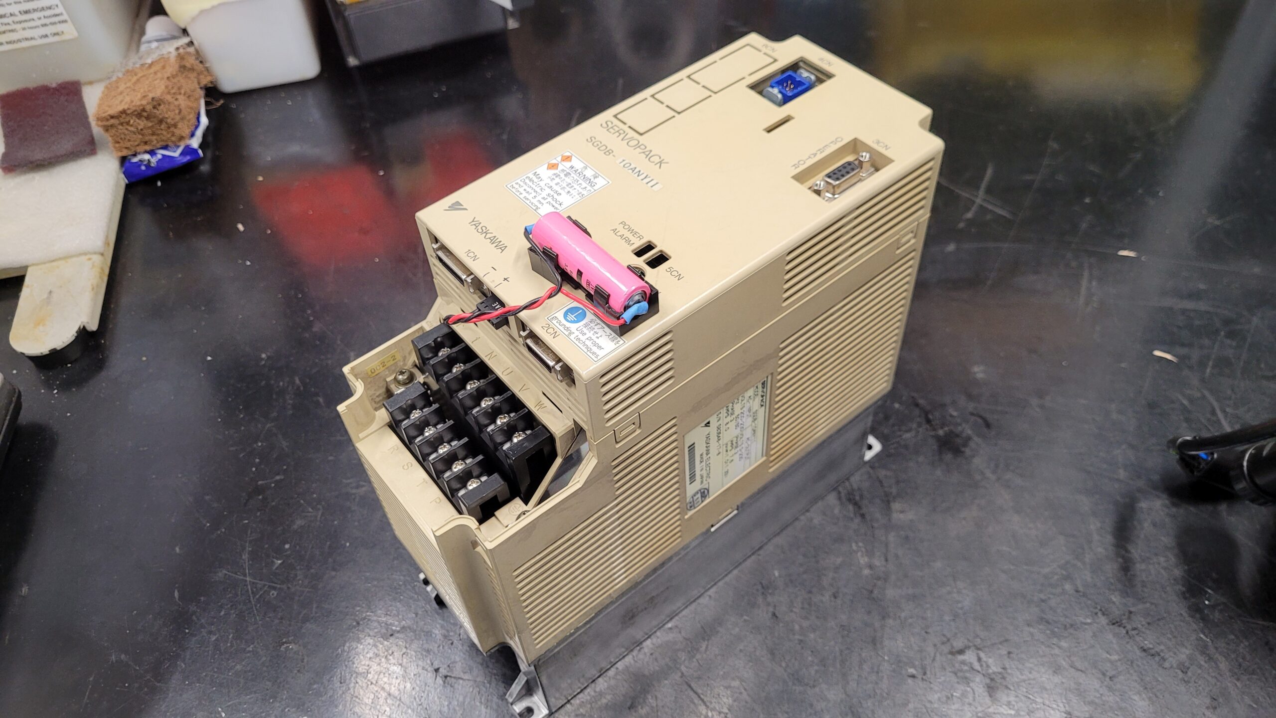 Yaskawa SGDB-10ANY11 Servopack vor der Reparatur 1