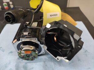 Yaskawa SGMAH-08A1A-SE31 AC Servo Motor Vor der Reparatur 1