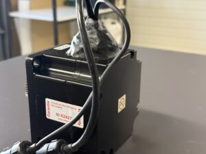 Yaskawa SGMPH-08A1A-SE31 Servo Motor Seite 1