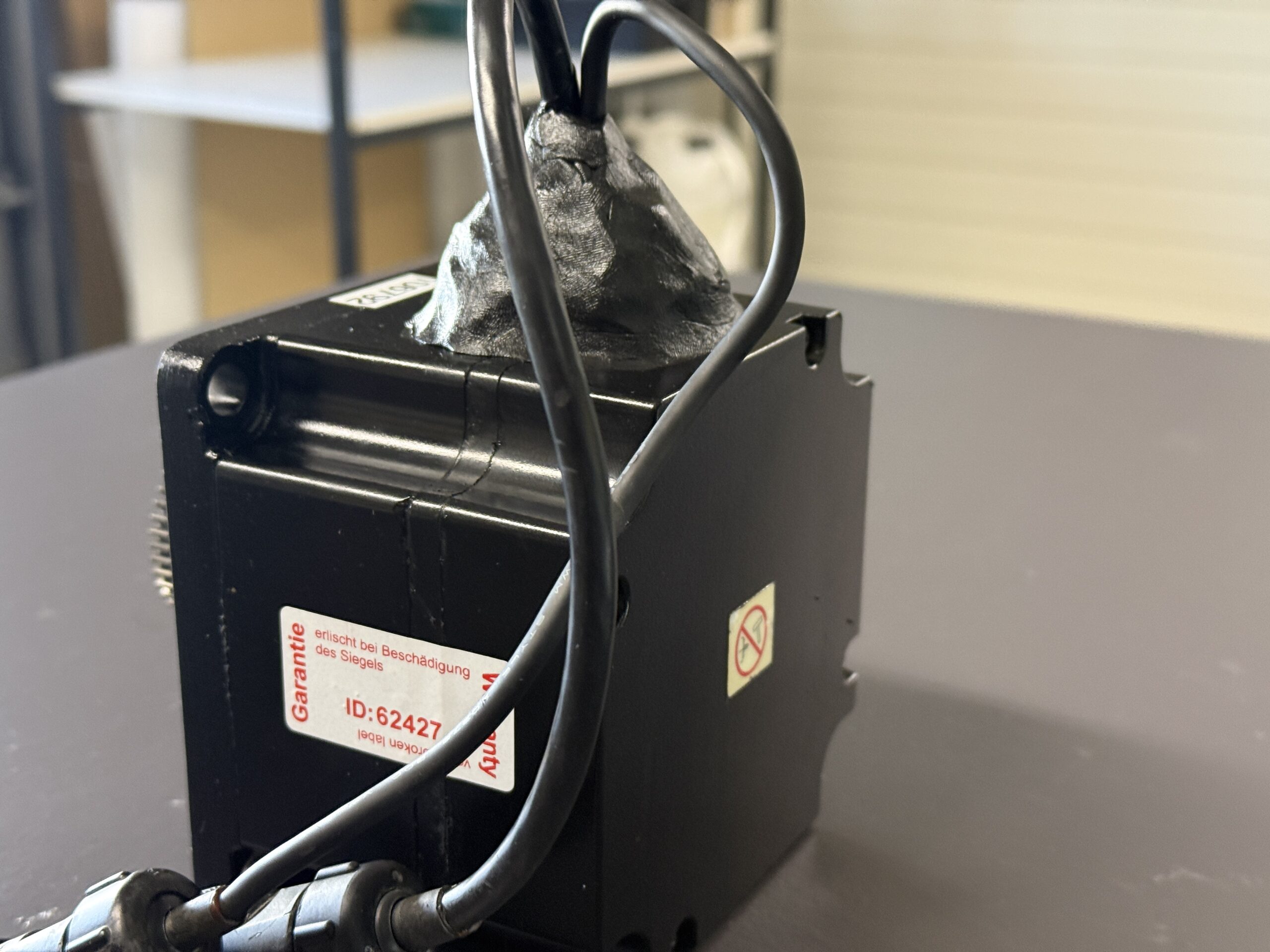 Yaskawa SGMPH-08A1A-SE31 Servo Motor Seite 1
