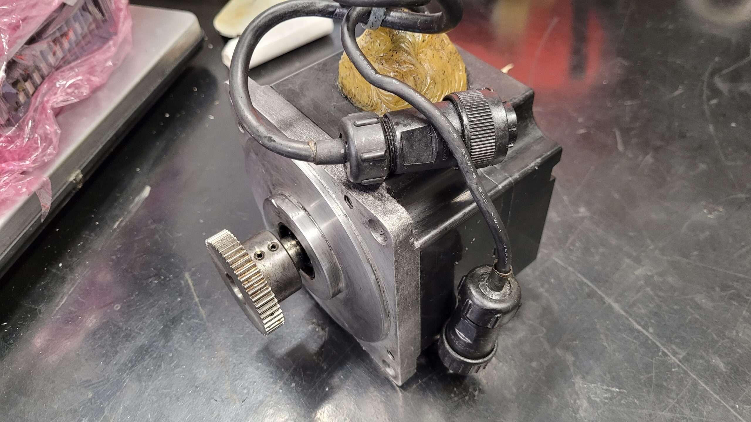 Yaskawa SGMPH-08A1A-SE31 Servo Motor vor der Reparatur 2