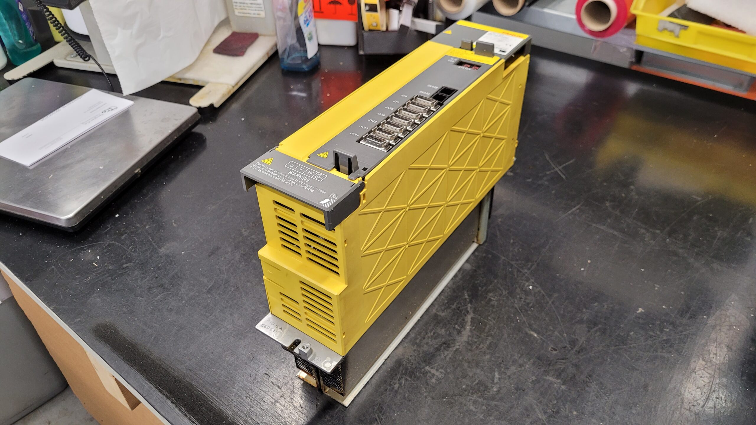 Fanuc A06B-6154-H011-590 Spindle Drive Unit vor der Reparatur 1