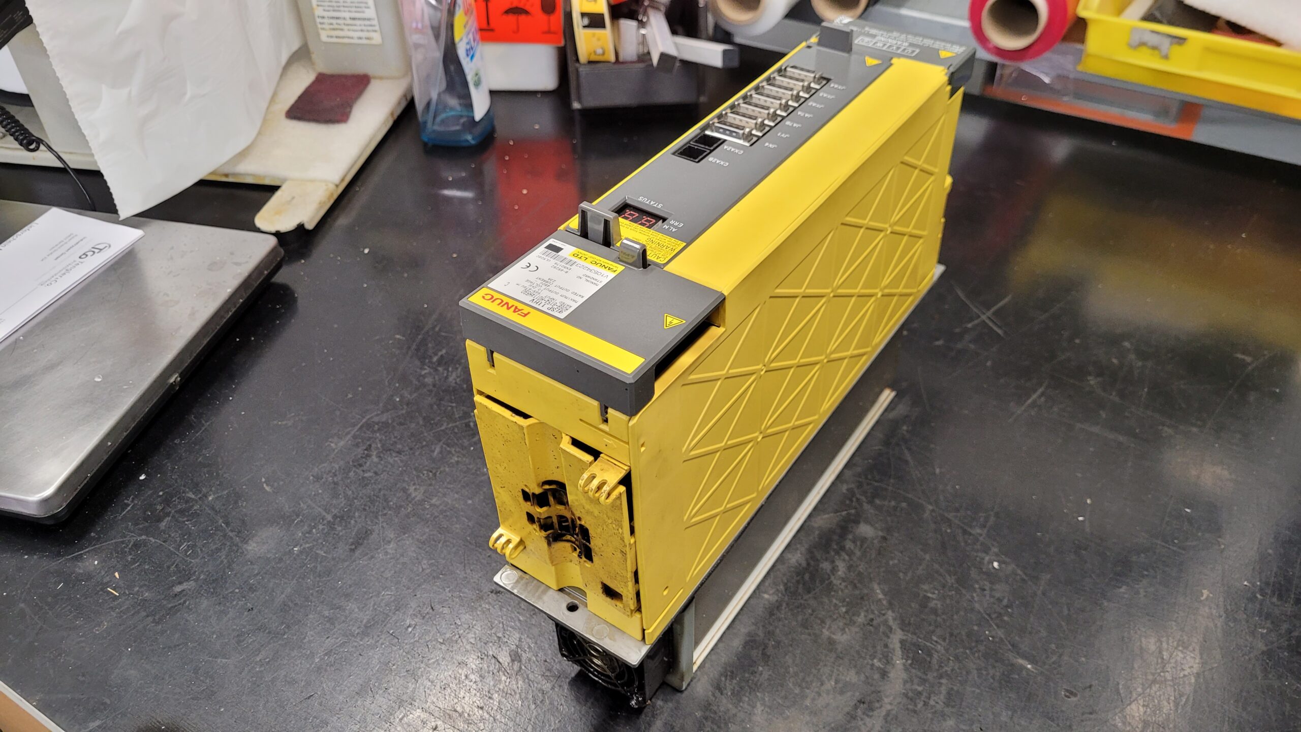 Fanuc A06B-6154-H011-590 Spindle Drive Unit vor der Reparatur