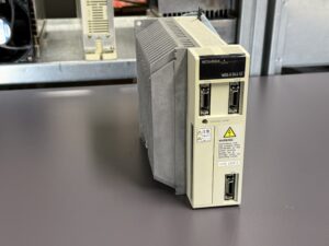 Mitsubishi MDS-A-SVJ-10 Servo Drive Unit Seite 1