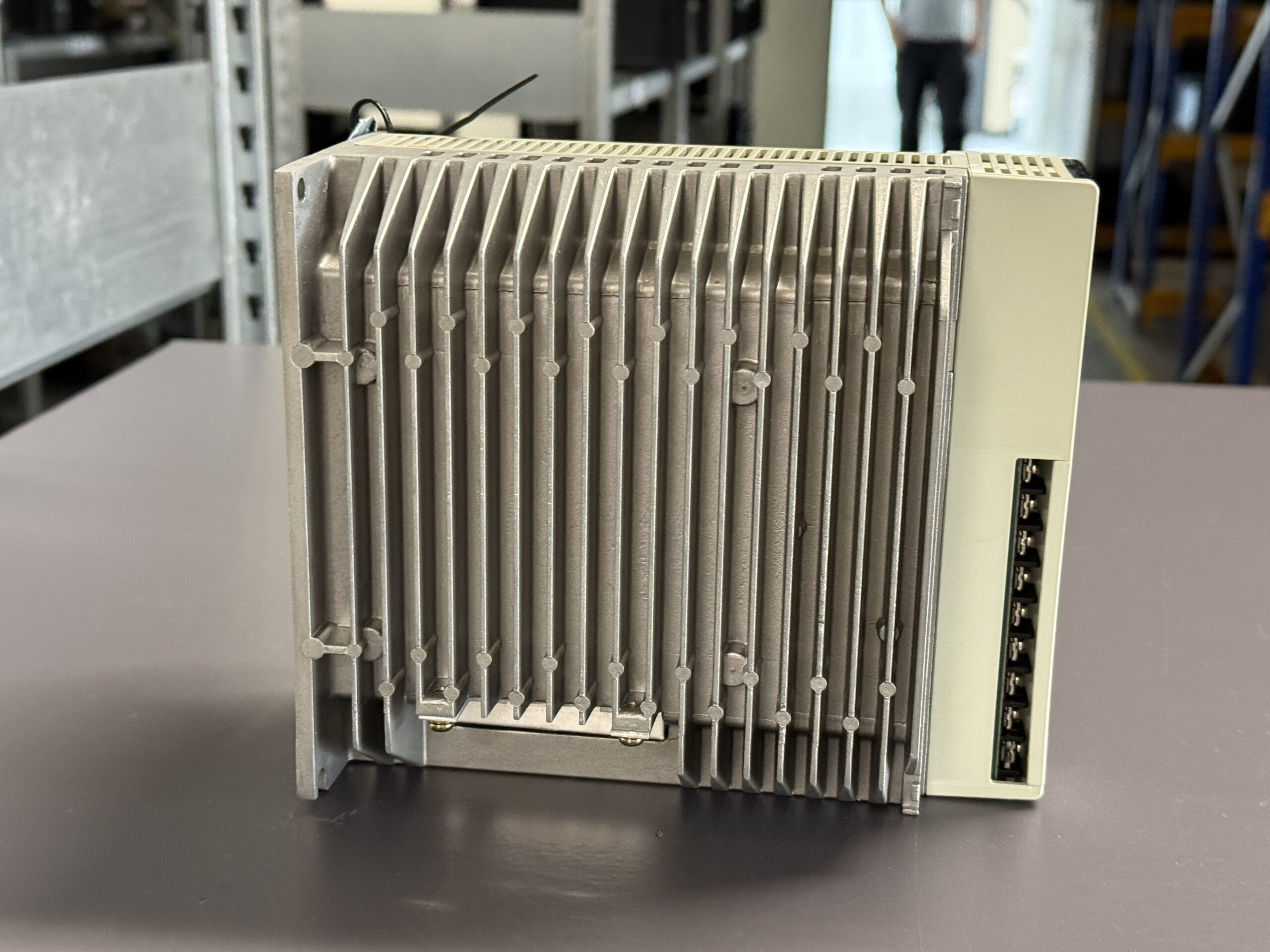 Mitsubishi MDS-A-SVJ-10 Servo Drive Unit Seite 2