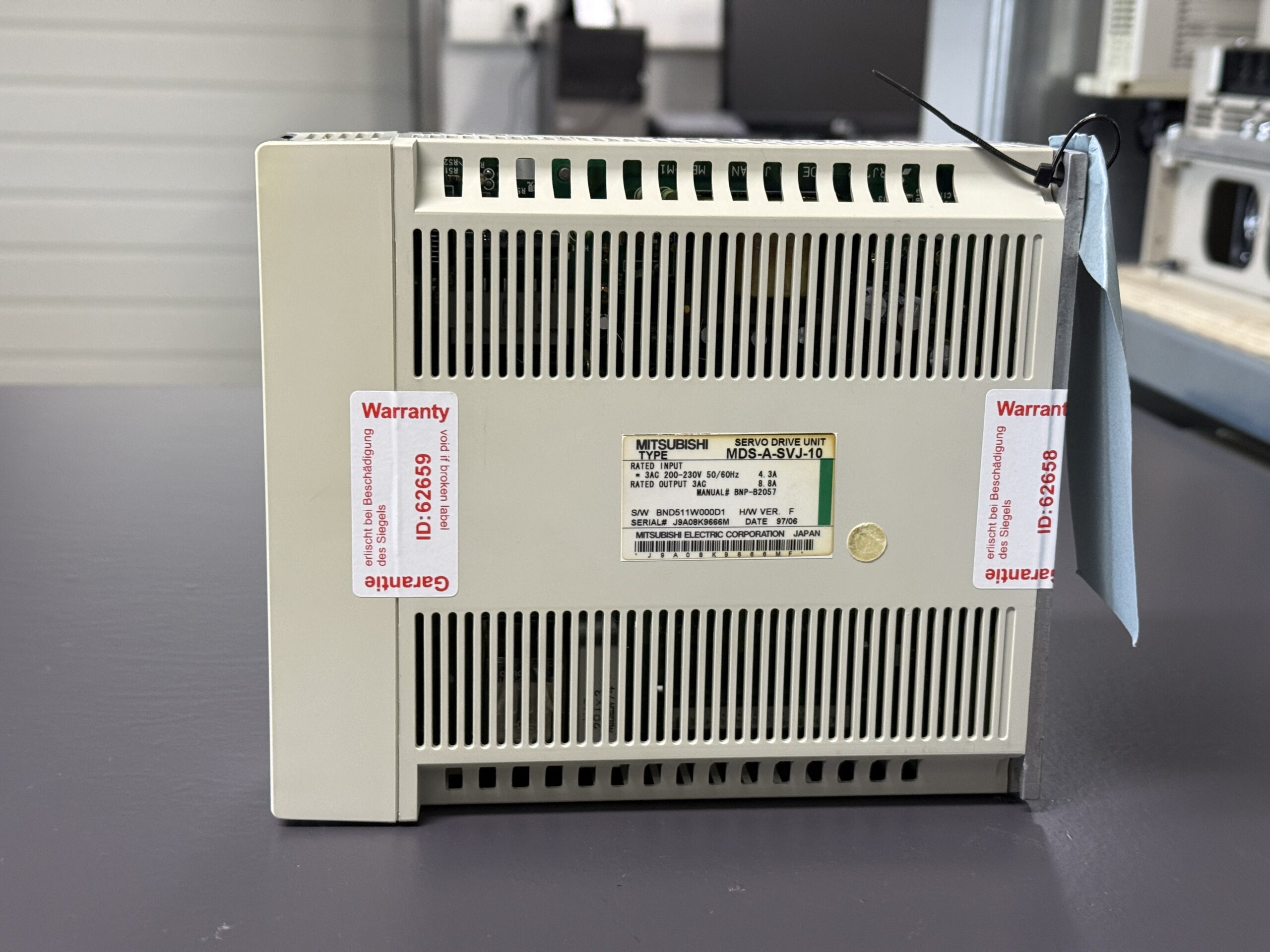 Mitsubishi MDS-A-SVJ-10 Servo Drive Unit Seite 4
