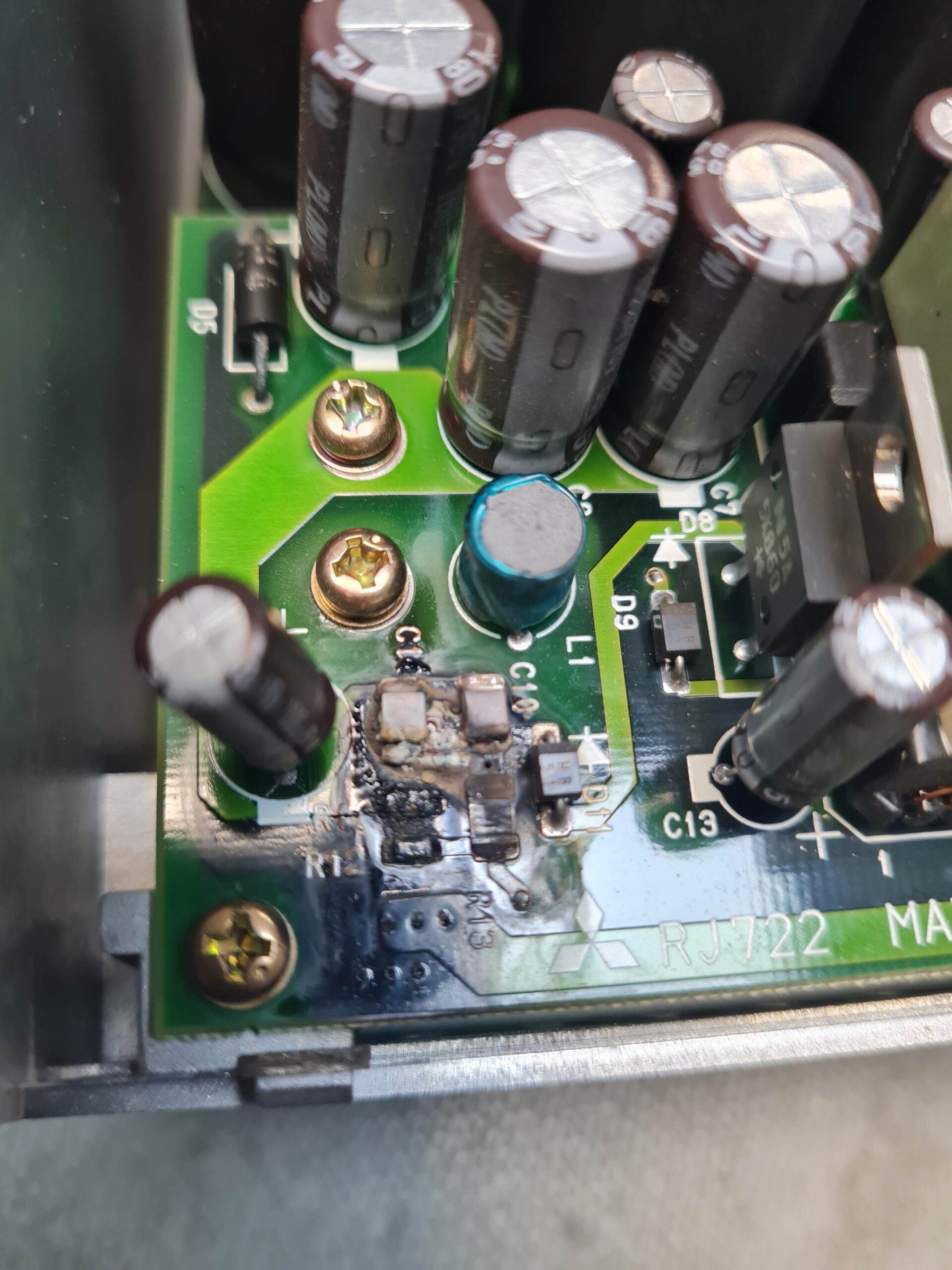 Mitsubishi MDS-A-SVJ-10 Servo Drive Unit Verbrannte Stelle auf der Platine