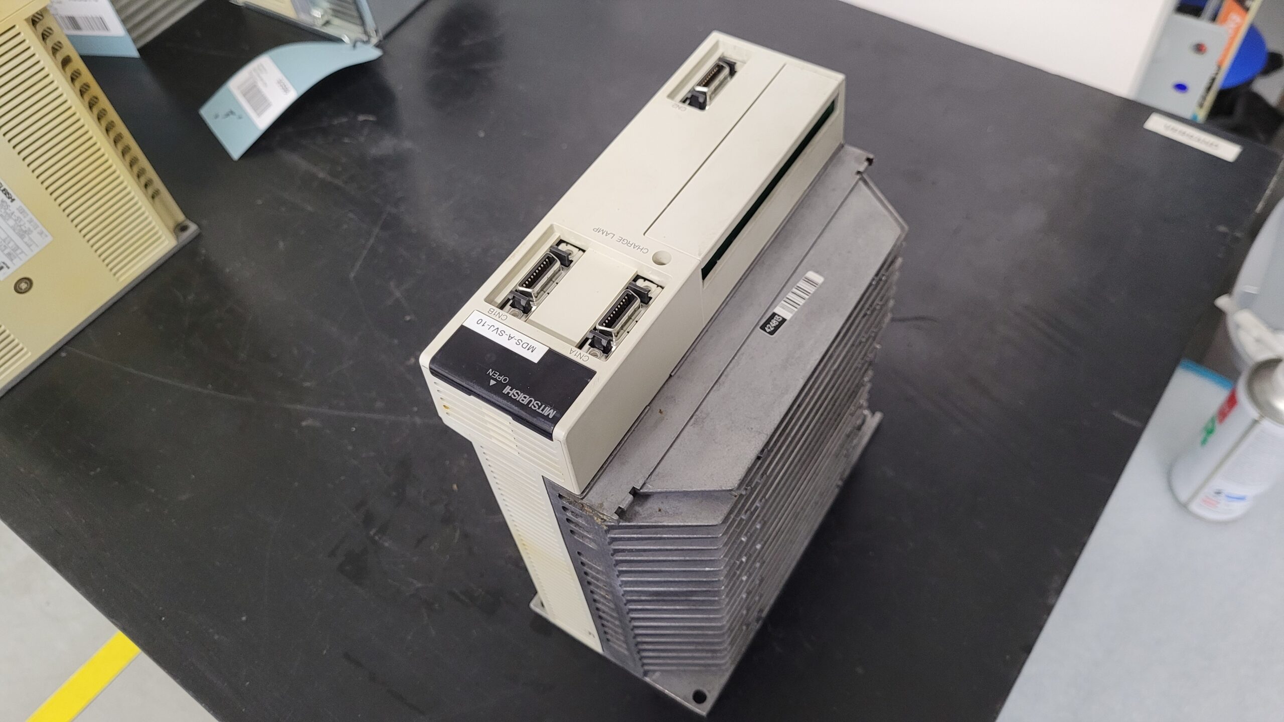 Mitsubishi MDS-A-SVJ-10 Servo Drive Unit vor der Reparatur 2