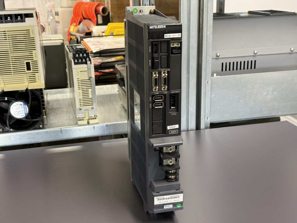 Mitsubishi MDS-D-V1-20 Servo Drive Unit Hauptbild 2
