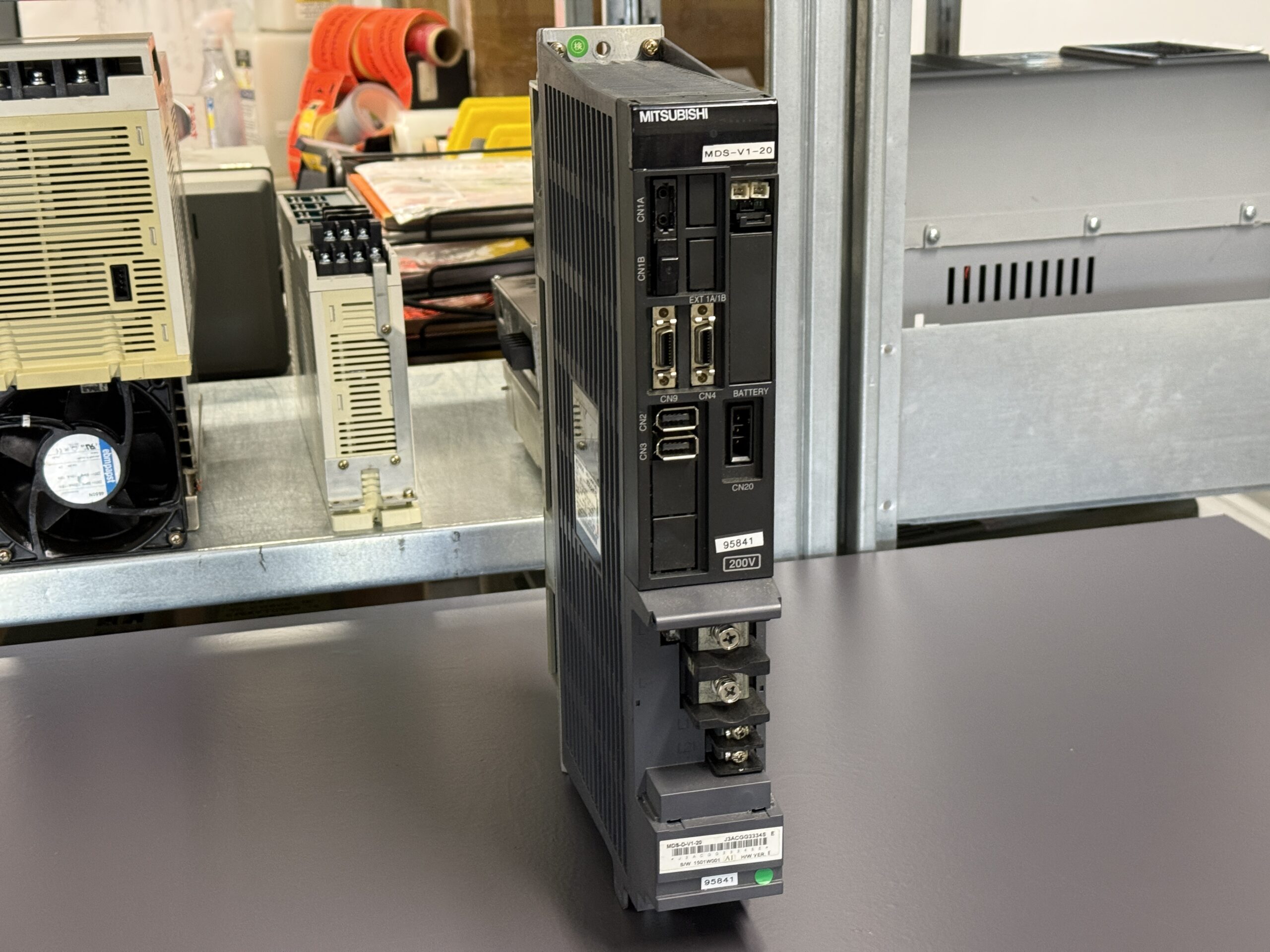 Mitsubishi MDS-D-V1-20 Servo Drive Unit Hauptbild 2