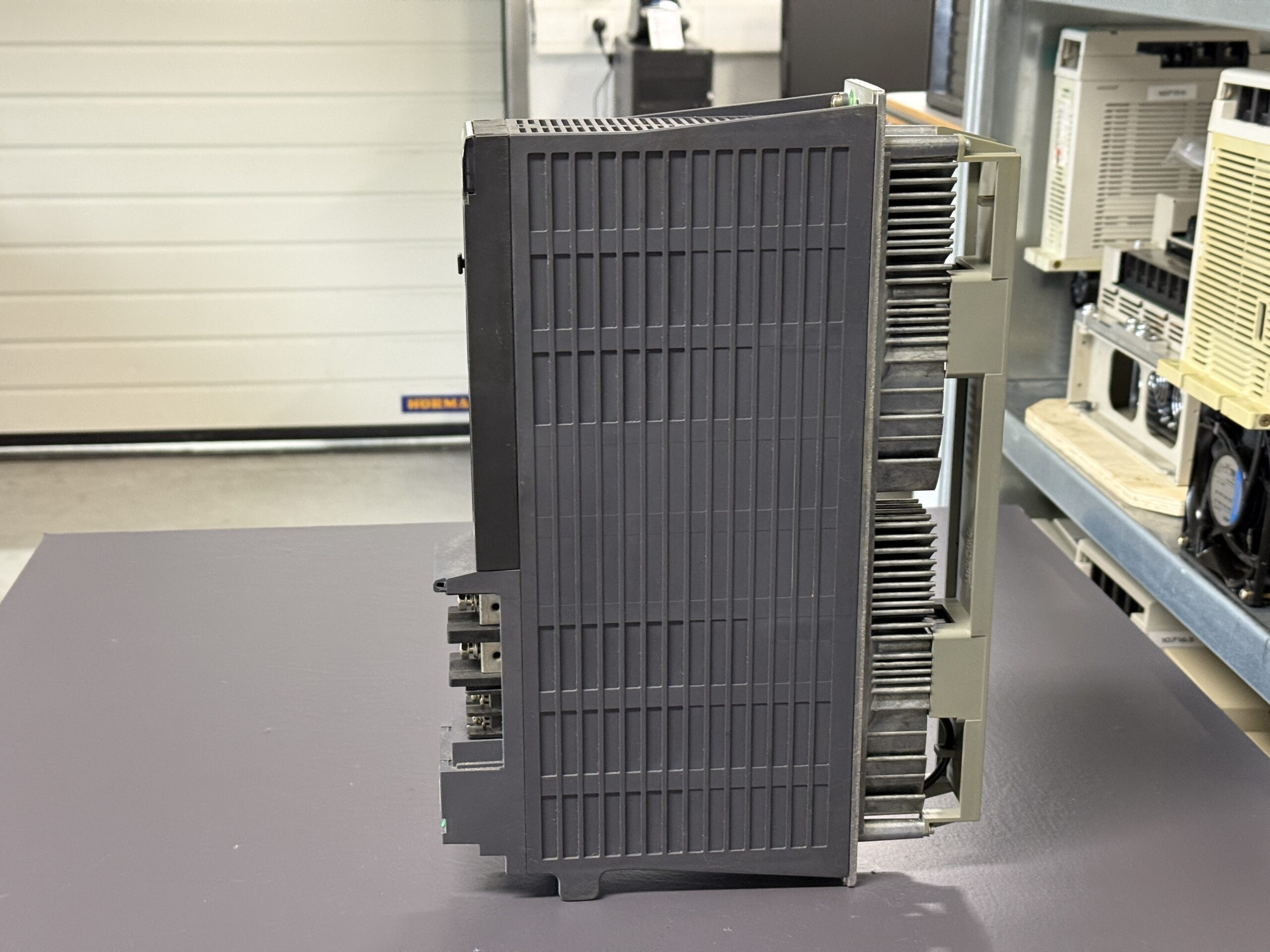 Mitsubishi MDS-D-V1-20 Servo Drive Unit Seite 3