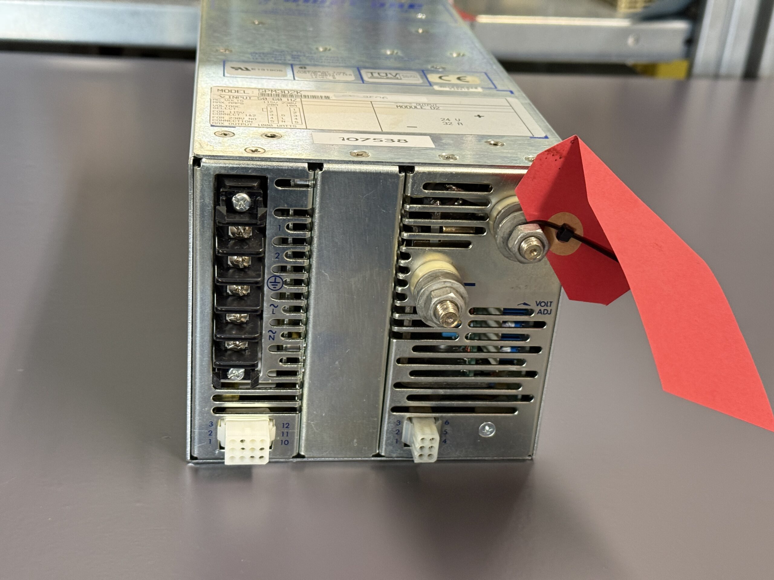 Power-One Power Supply SPM3D2K Seite 3