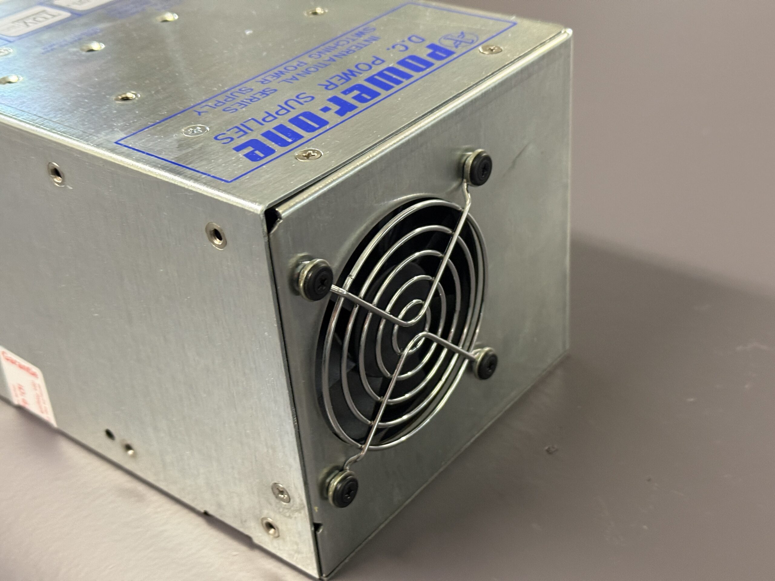 Power-One Power Supply SPM3D2K Seite 4