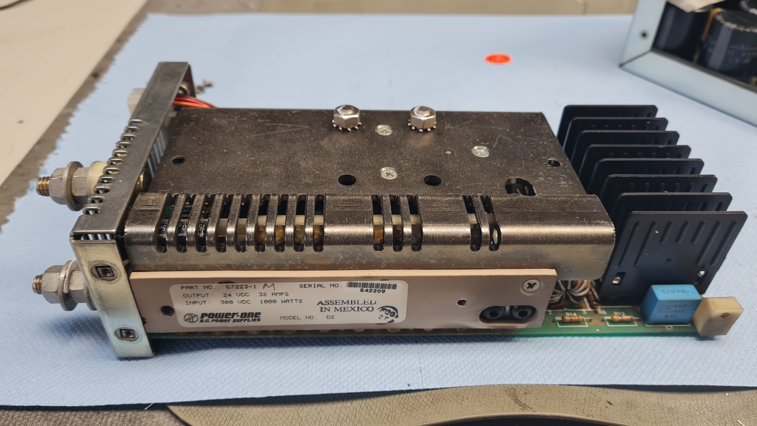 Power-One Power Supply SPM3D2K während der Reparatur