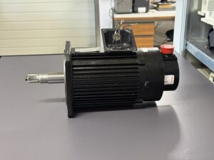 Yaskawa 3-Phase Induction Motor UAJPEE-08DK2KU Seite 2
