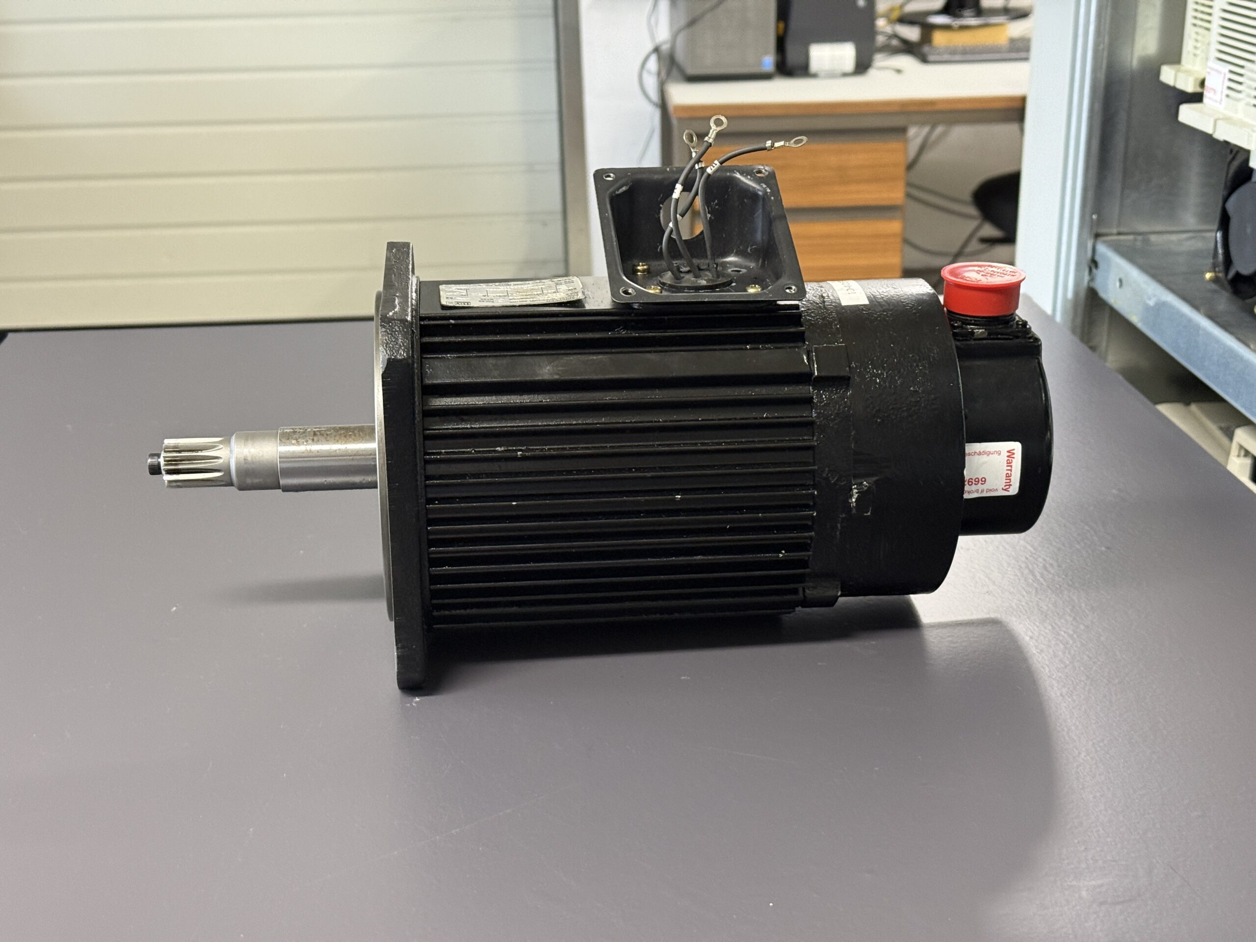 Yaskawa 3-Phase Induction Motor UAJPEE-08DK2KU Seite 2