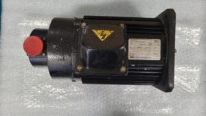Yaskawa 3-Phase Induction Motor UAJPEE-08DK2KU vor der reparatur 1