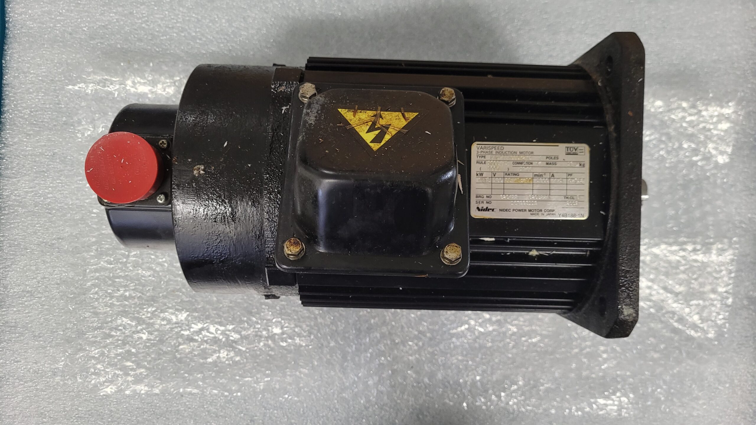 Yaskawa 3-Phase Induction Motor UAJPEE-08DK2KU vor der reparatur 1