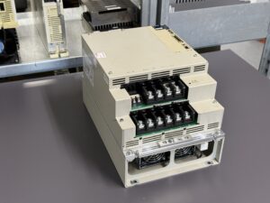 Yaskawa SGDV-260D01A AC Servopack Hauptbild