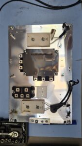 Yaskawa SGDV-260D01A AC Servopack Leistungsteile mit defekten Keramikwiederstand