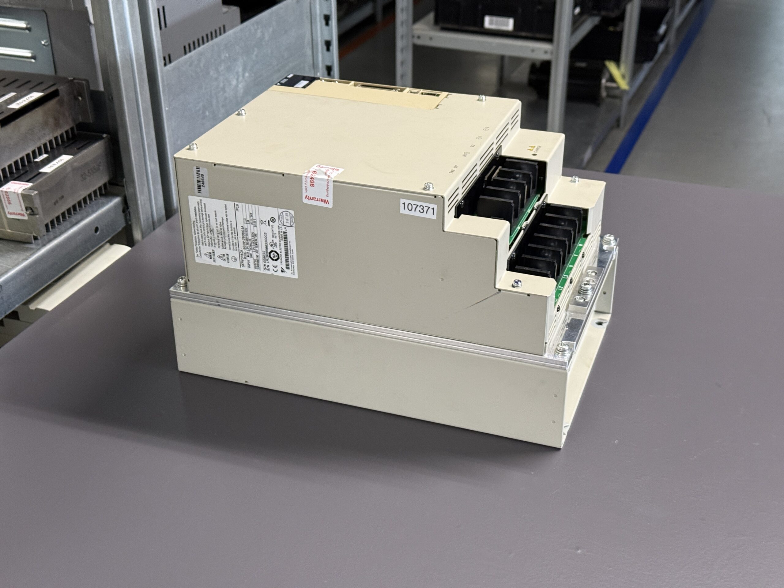 Yaskawa SGDV-260D01A AC Servopack Seite 1