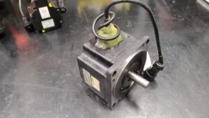 Yaskawa SGMPH-08AAA-SE41 AC Servo Motor vor der Reparatur