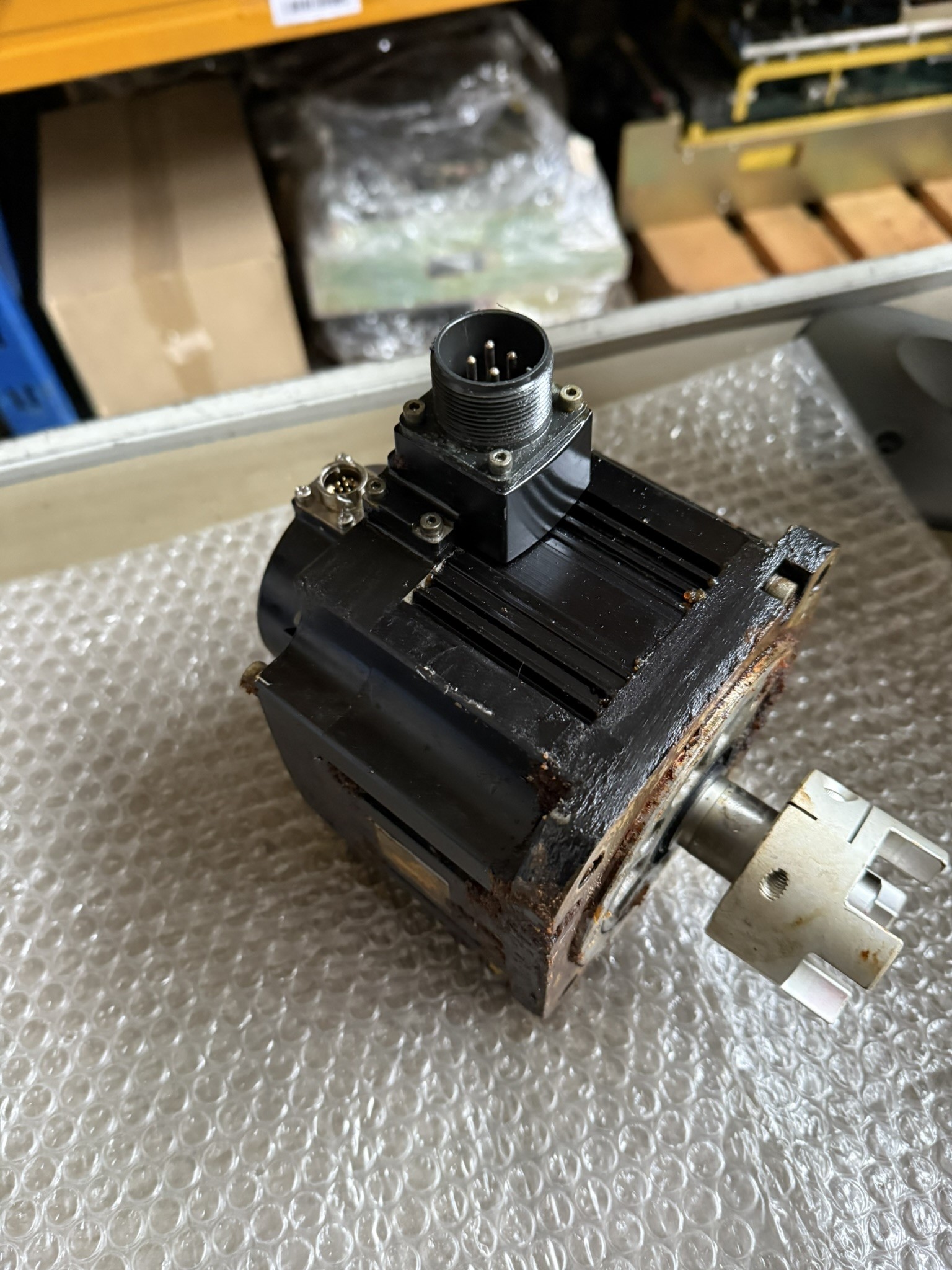 Mitsubishi AC Servo Motor HF104S vor der Reparatur 1