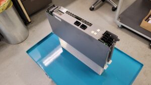 Okuma MIV0102-1-B1 Servo Drive Unit vor der Reparatur 2