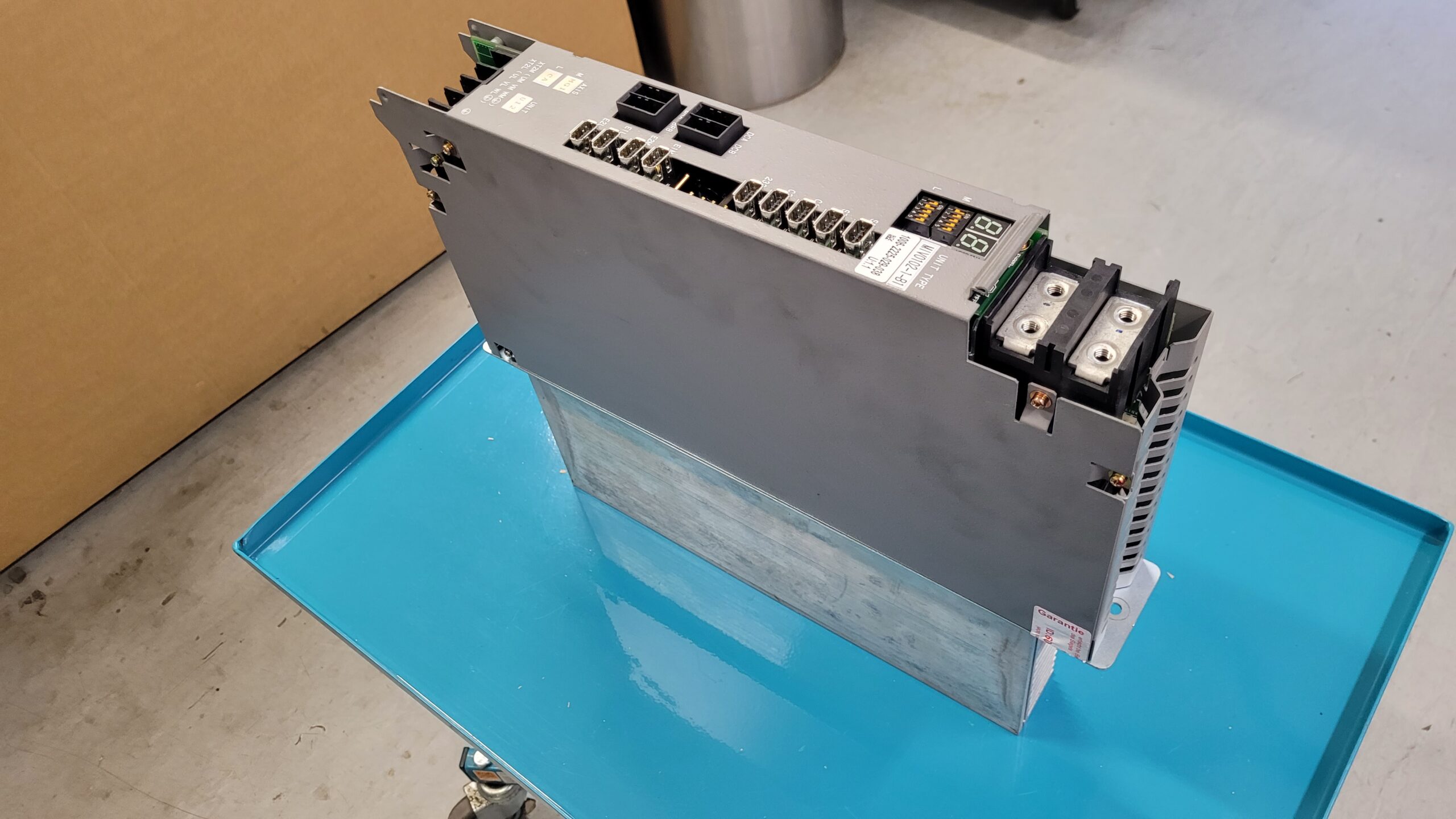Okuma MIV0102-1-B1 Servo Drive Unit vor der Reparatur 3